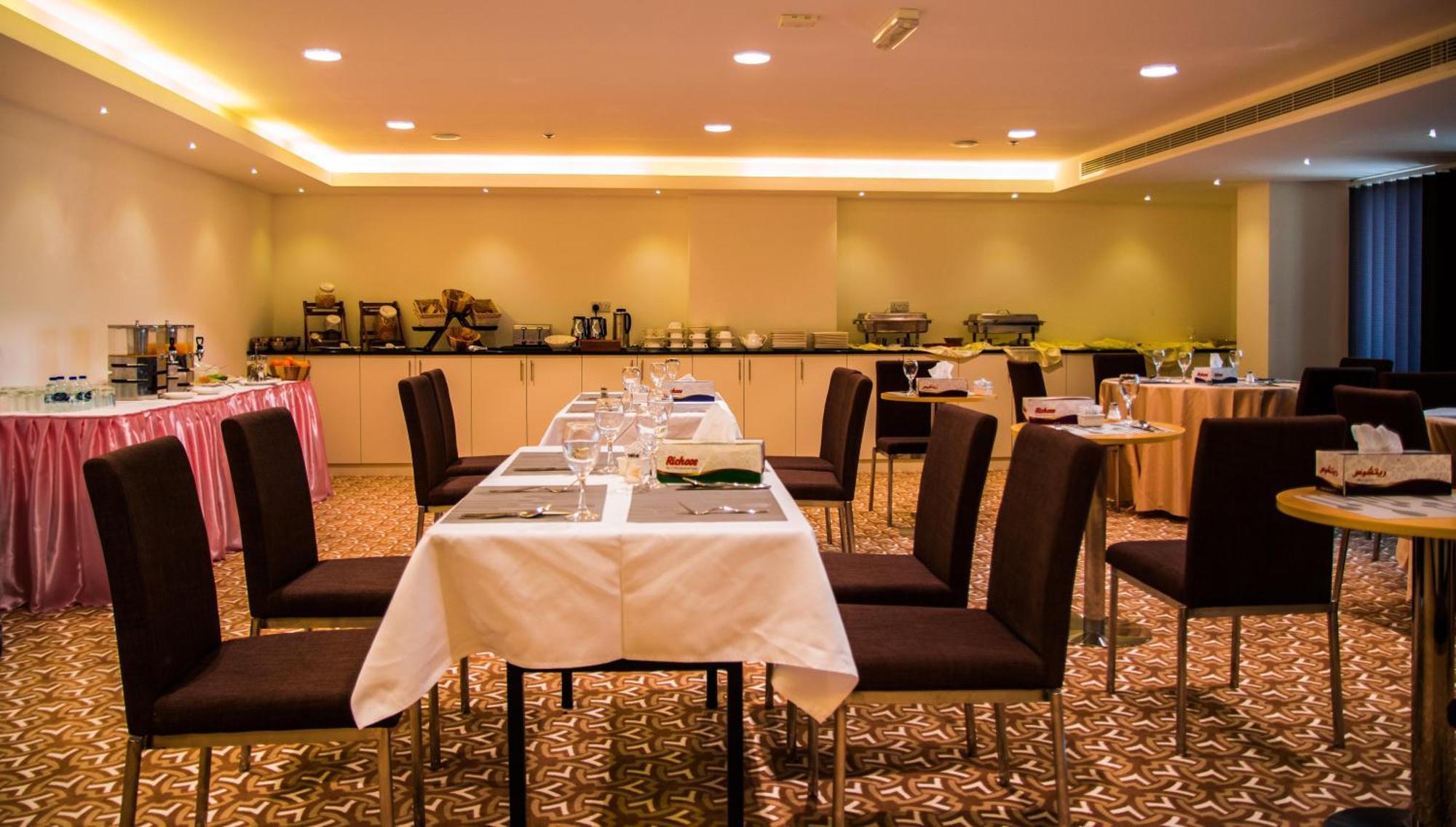 City Park Hotel Apartments Muskat Bagian luar foto