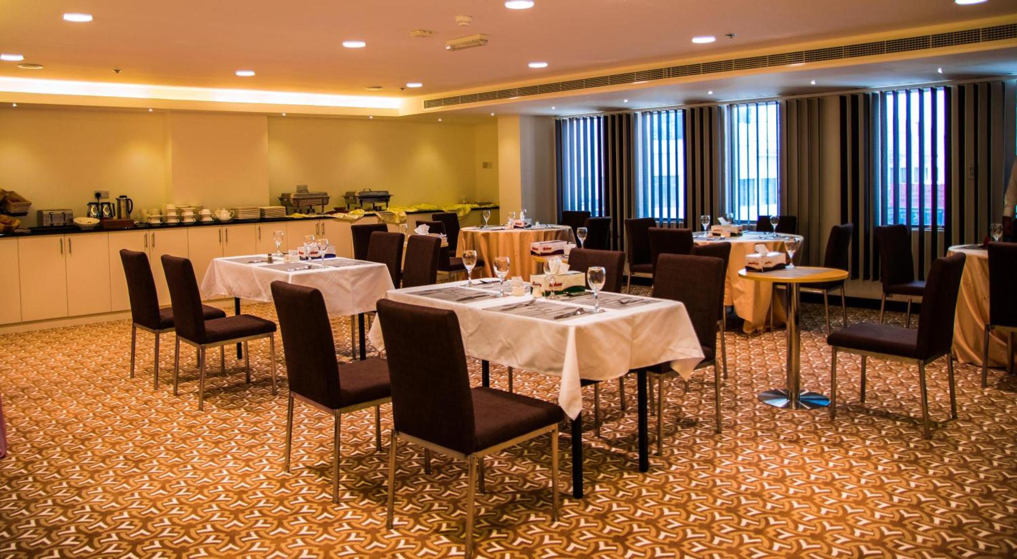 City Park Hotel Apartments Muskat Bagian luar foto