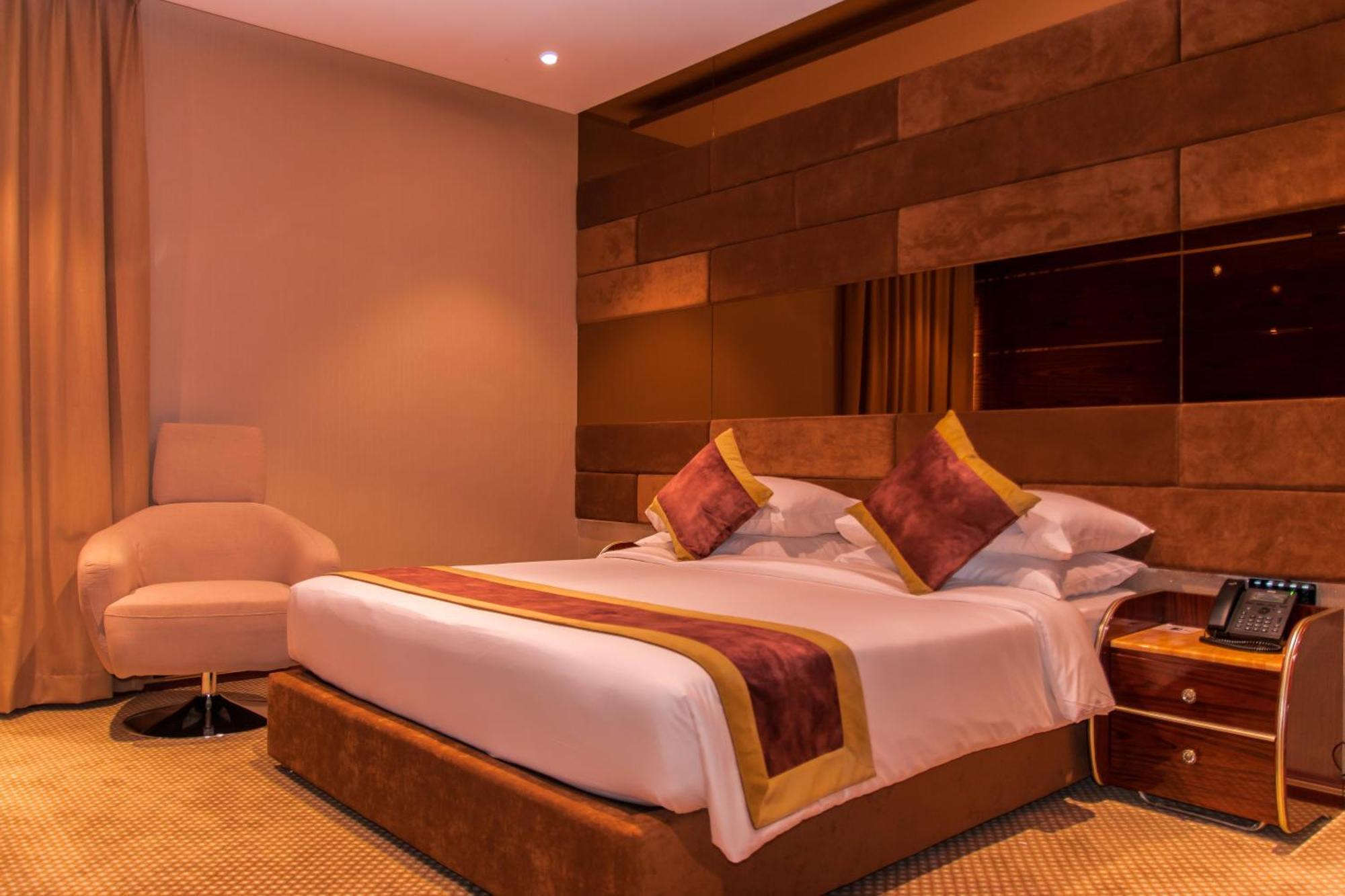 City Park Hotel Apartments Muskat Bagian luar foto