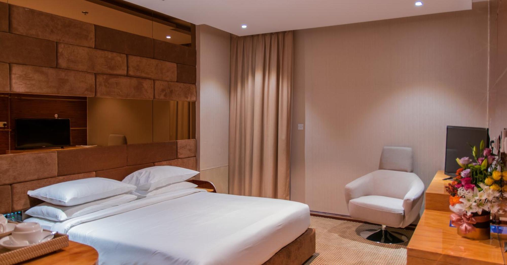 City Park Hotel Apartments Muskat Bagian luar foto