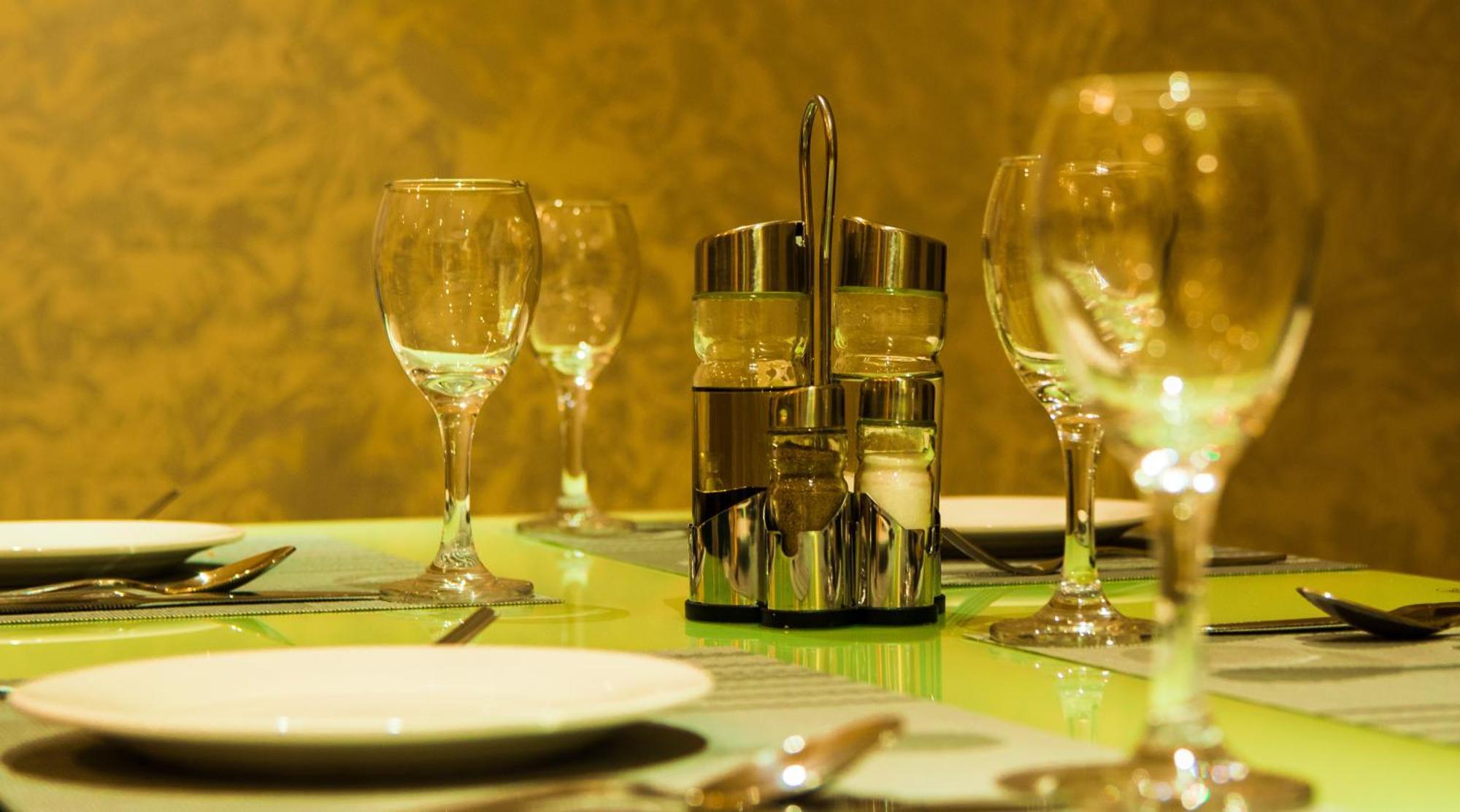 City Park Hotel Apartments Muskat Bagian luar foto